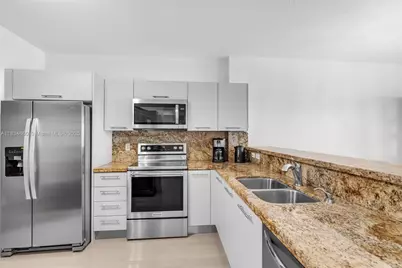 18100 N Bay Rd #709, Sunny Isles Beach, FL 33160 - Photo 7