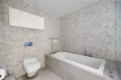 88 SW 7th St #1010, Miami, FL 33130 - Photo 17