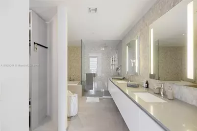 88 SW 7th St #1010, Miami, FL 33130 - Photo 13