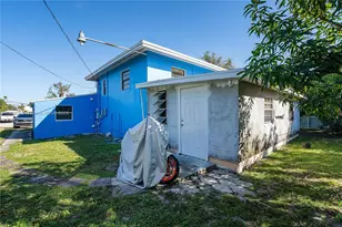 1300 NE 203rd St, Miami, FL 33179 - Photo 29