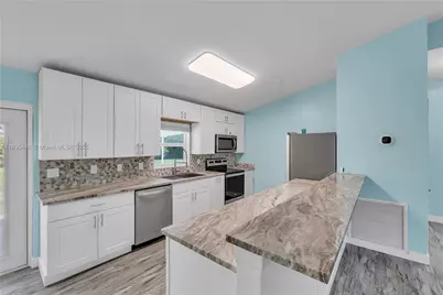 15859 N 68th Ct N, Loxahatchee, FL 33470 - Photo 9