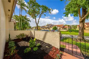 6637 NW 181st Ln, Hialeah, FL 33015 - Photo 3