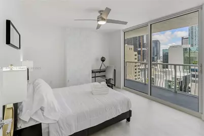 1200 Brickell Bay Dr #2424, Miami, FL 33131 - Photo 15