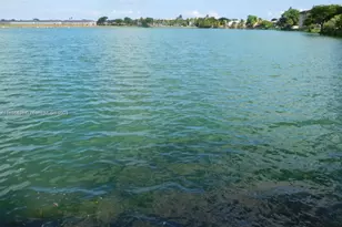 323 Ives Dairy Rd, Miami, FL 33179 - Photo 31