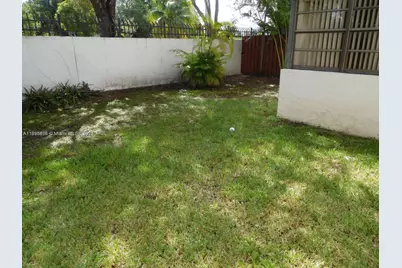 323 Ives Dairy Rd #06, Miami, FL 33179 - Photo 23