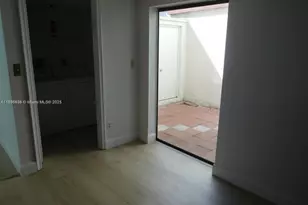 323 Ives Dairy Rd, Miami, FL 33179 - Photo 7