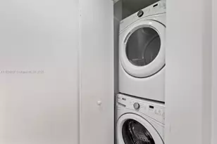 488 NE 18th St, Miami, FL 33132 - Photo 17