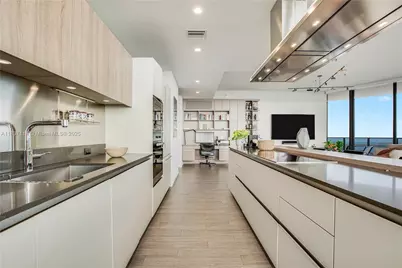 1000 Brickell Plz #PH6002, Miami, FL 33131 - Photo 3