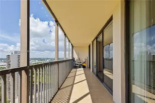 20379 W Country Club Dr, Aventura, FL 33180 - Photo 9