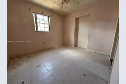 10060 SW 4th St, Sweetwater, FL 33174 - Photo 11