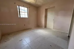 10060 SW 4th St, Sweetwater, FL 33174 - Photo 11