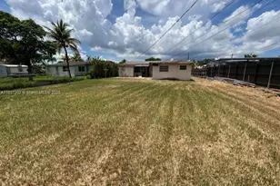 10060 SW 4th St, Sweetwater, FL 33174 - Photo 15