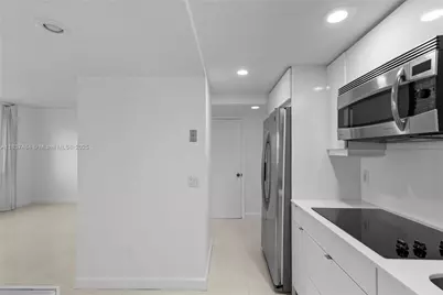 1390 Ocean Dr #504, Miami Beach, FL 33139 - Photo 13