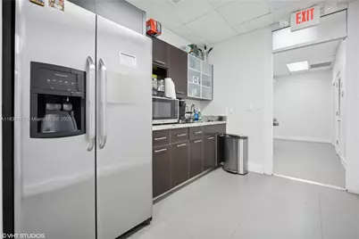 10405 NW 37th Ter, Doral, FL 33178 - Photo 11