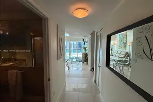 41 SE 5th St, Miami, FL 33131 - Photo 5