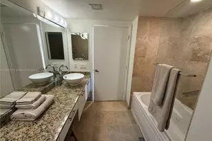 41 SE 5th St, Miami, FL 33131 - Photo 25