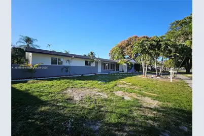 221 SW 53rd Ave, Plantation, FL 33317 - Photo 3