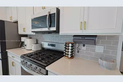 4468 Spruce Ln, Oakland Park, FL 33309 - Photo 9