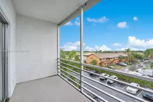 2998 E Sunrise Lakes Dr, Sunrise, FL 33322 - Photo 17