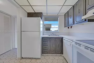 2998 E Sunrise Lakes Dr #414, Sunrise, FL 33322 - Photo 7