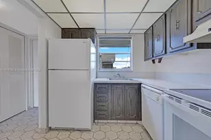 2998 E Sunrise Lakes Dr, Sunrise, FL 33322 - Photo 7