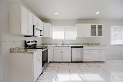 274 SW Bridgeport Dr, Port Saint Lucie, FL 34953 - Photo 5