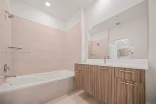 8265 NW 41st St, Doral, FL 33166 - Photo 15