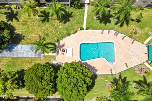 233 NE 14th Ave, Hallandale Beach, FL 33009 - Photo 29