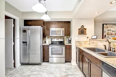 9715 NW 23rd Ct, Pembroke Pines, FL 33024 - Photo 3