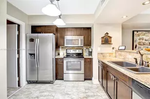 9715 NW 23rd Ct, Pembroke Pines, FL 33024 - Photo 3