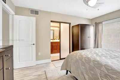 9715 NW 23rd Ct, Pembroke Pines, FL 33024 - Photo 13