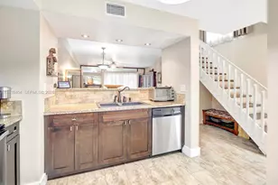 9715 NW 23rd Ct, Pembroke Pines, FL 33024 - Photo 13