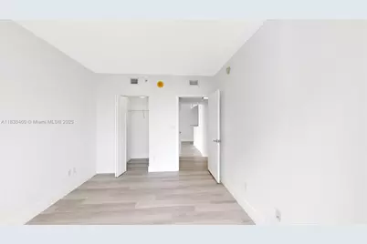 325 S Biscayne Blvd #2226, Miami, FL 33131 - Photo 11