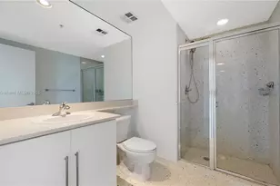 325 S Biscayne Blvd, Miami, FL 33131 - Photo 13