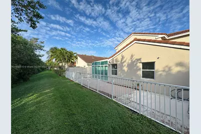 1470 Sweetbay Way, Hollywood, FL 33019 - Photo 9