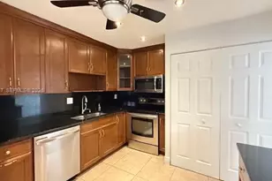8040 SW 18th Pl, Davie, FL 33324 - Photo 3