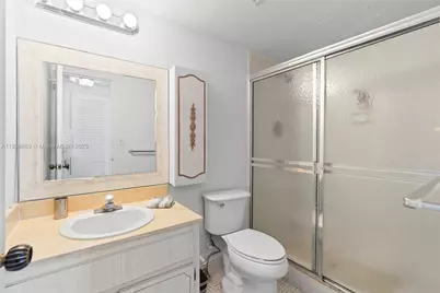 5001 Collins Ave #4G, Miami Beach, FL 33140 - Photo 25