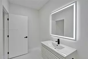 1840 NE 199th St, Miami, FL 33179 - Photo 21