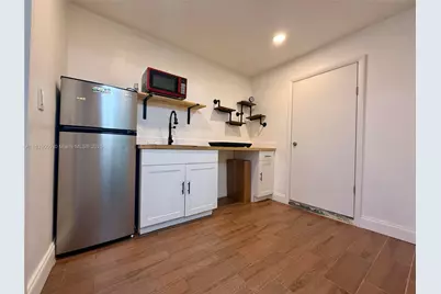 2406 N 28th Ave, Hollywood, FL 33020 - Photo 15