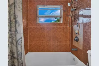 130 NE 21st Ct, Pompano Beach, FL 33060 - Photo 7