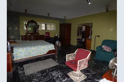 290 NE 108th St, Miami, FL 33161 - Photo 27