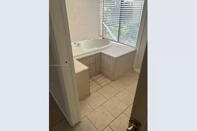 [Address not provided], West Palm Beach, FL 33401 - Photo 19