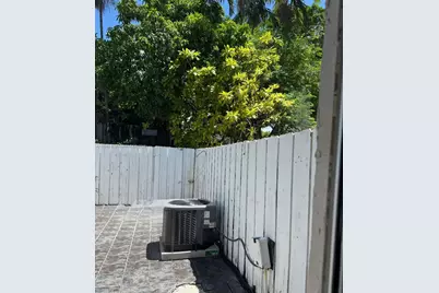 1180 W 42nd Pl #1, Hialeah, FL 33012 - Photo 21