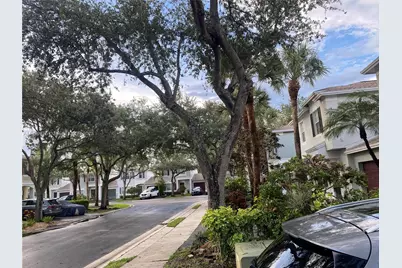 6006 Plum Pl, Tamarac, FL 33321 - Photo 9