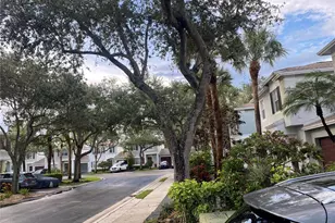 6006 Plum Pl, Tamarac, FL 33321 - Photo 9