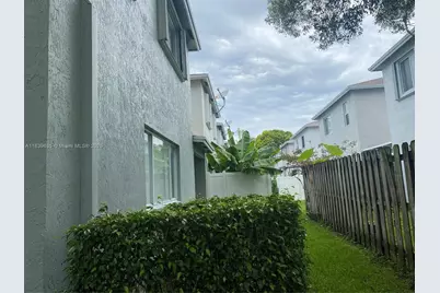 6006 Plum Pl, Tamarac, FL 33321 - Photo 57