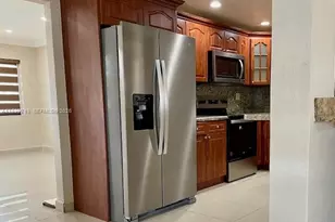 330 W 40th Pl, Hialeah, FL 33012 - Photo 7