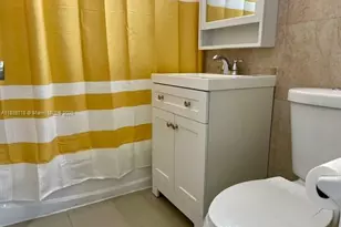 330 W 40th Pl, Hialeah, FL 33012 - Photo 5