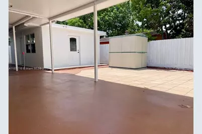 330 W 40th Pl, Hialeah, FL 33012 - Photo 17