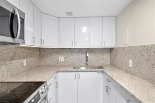 900 Bay Dr, Miami Beach, FL 33141 - Photo 11